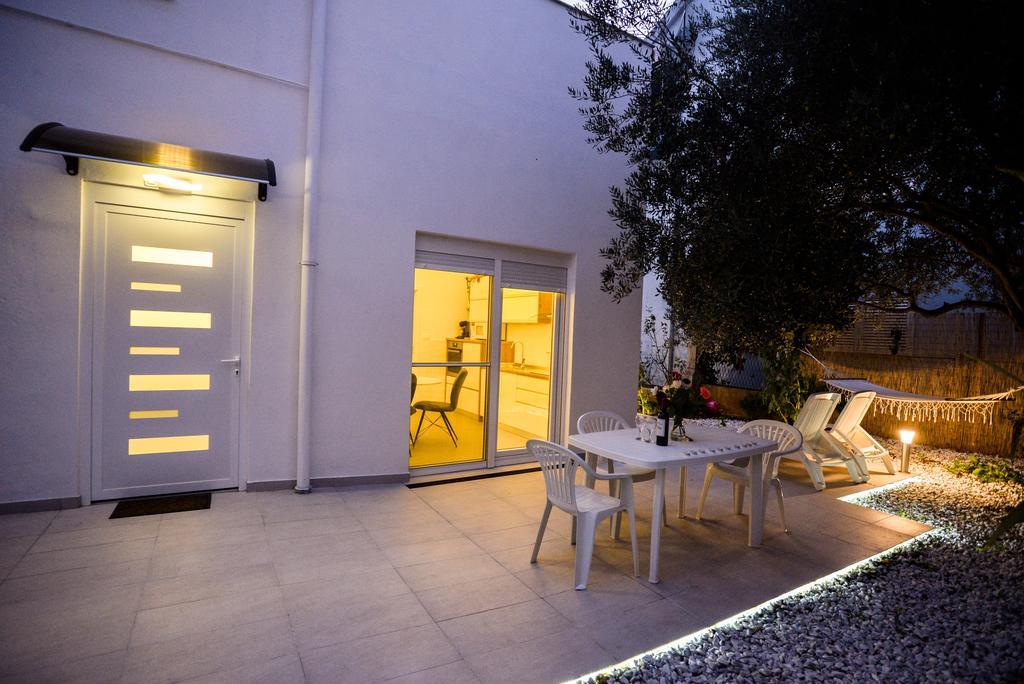 Villa Benelux Zadar Bagian luar foto