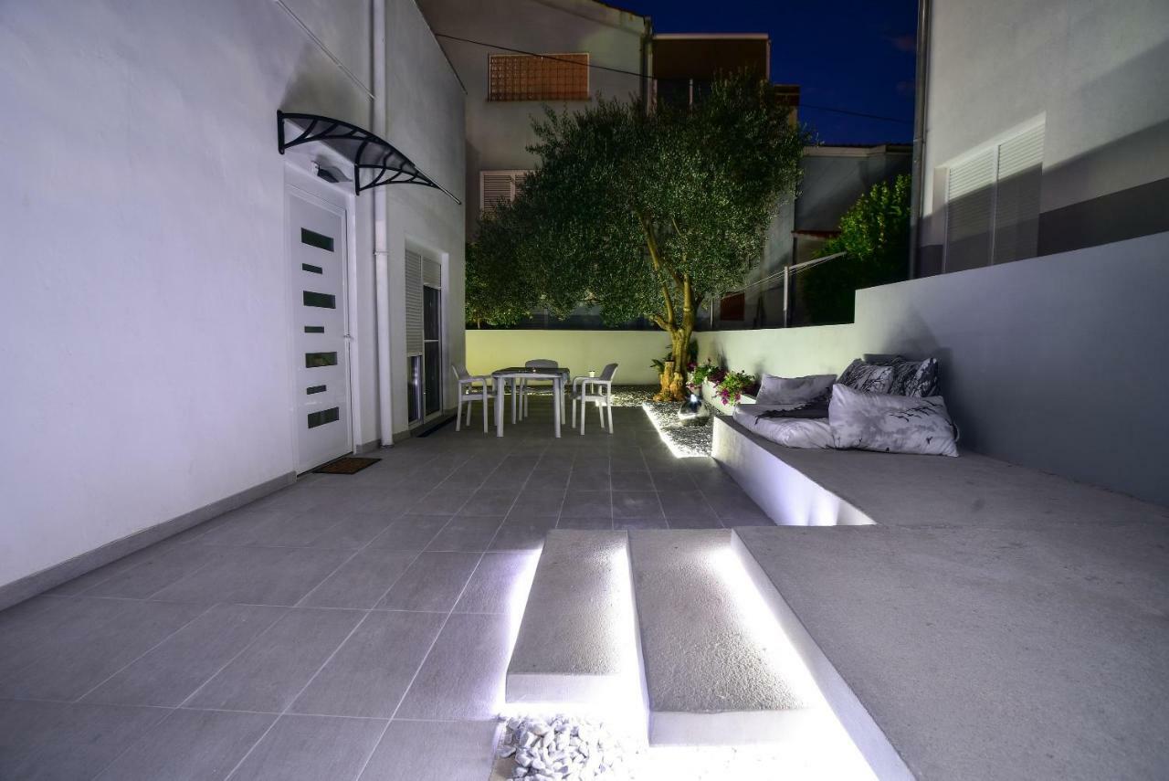 Villa Benelux Zadar Bagian luar foto